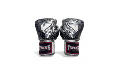 Боксерские перчатки Twins Special FBGV52 Dragon white silver 14 oz Боксерские перчатки Twins Special FBGV52 Dragon white silver 14 oz